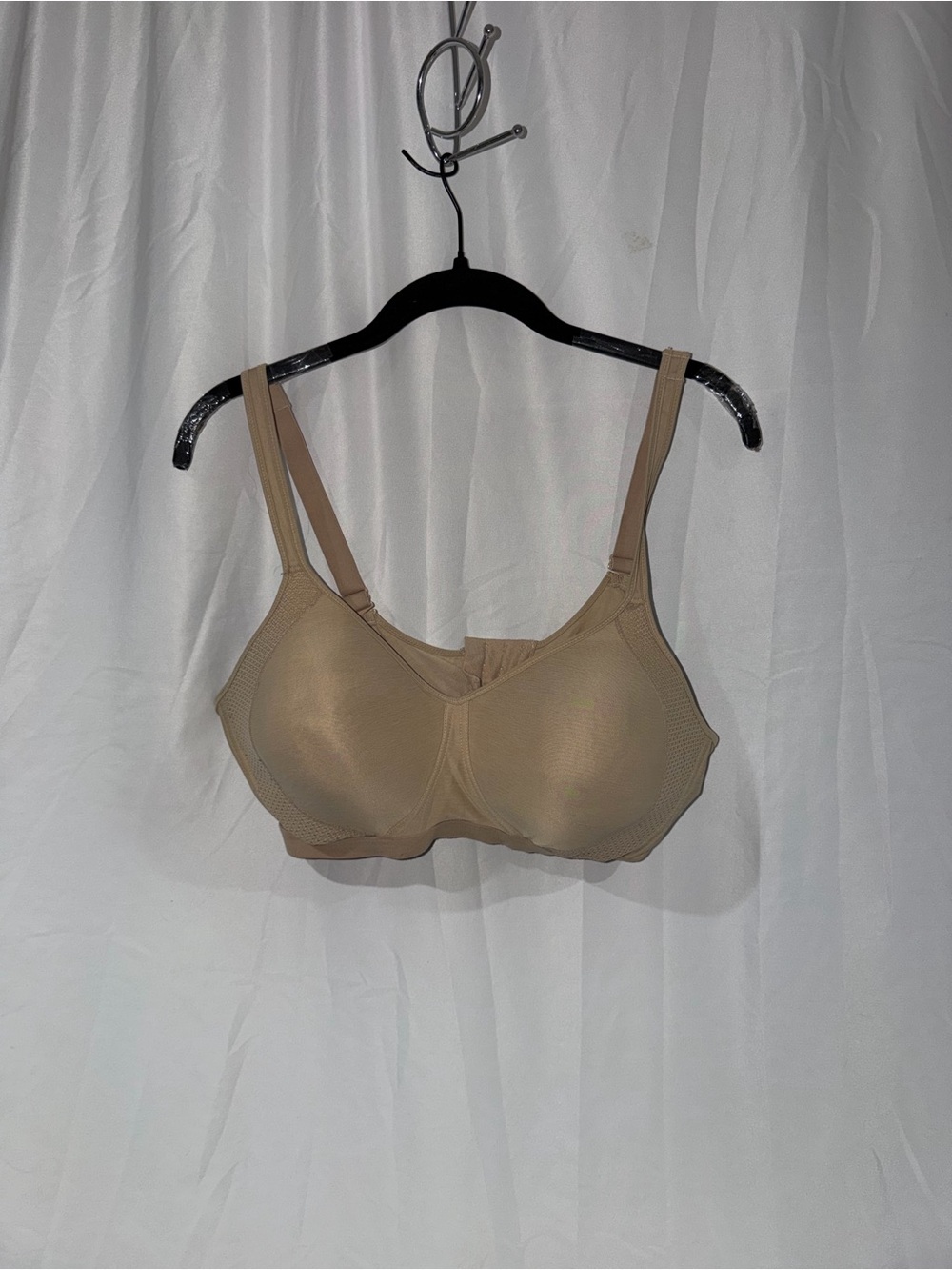 Hanes Bra Everyday Comfort Wireless Nude Beige Molded Cup Bra 2XL
